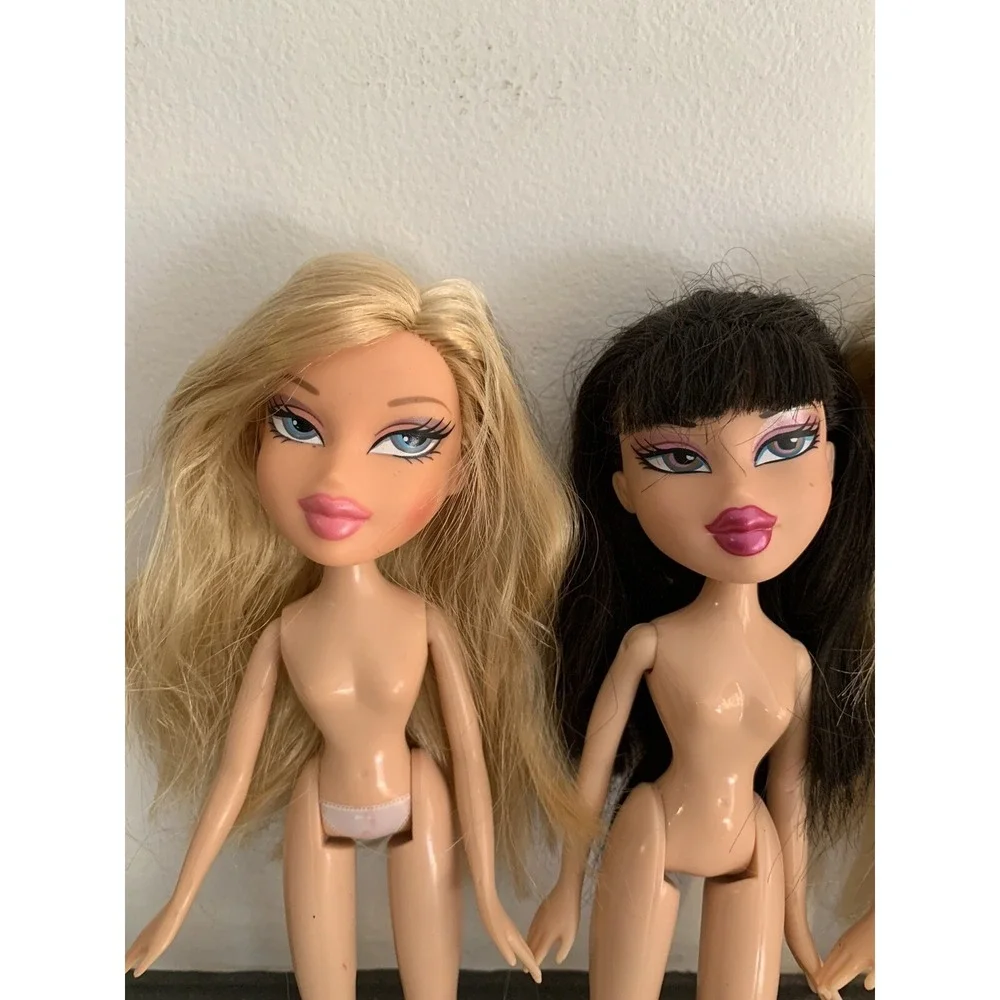 Bratz Doll Lot Of 4 Dolls Cloe And Jade